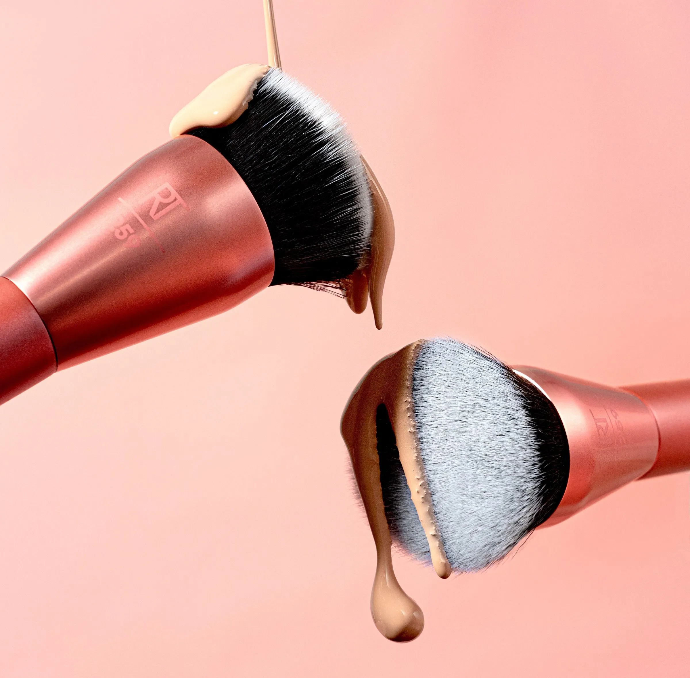 Luminous Round Base Makeup Brush with Optimized Design for Flawless Application